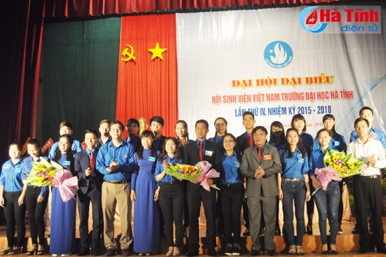 BCH Hội Sinh viên ĐH Hà Tĩnh nhiệm kỳ 2015-2018 ra mắt nhận nhiệm vụ