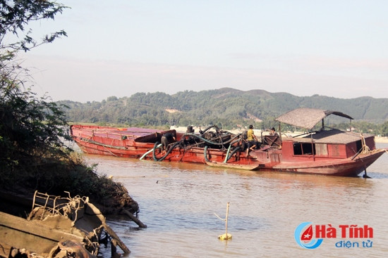 "Cát tặc” lộng hành, thách thức pháp luật! ảnh 1 "Cát tặc” lộng hành, thách thức pháp luật! ảnh 1