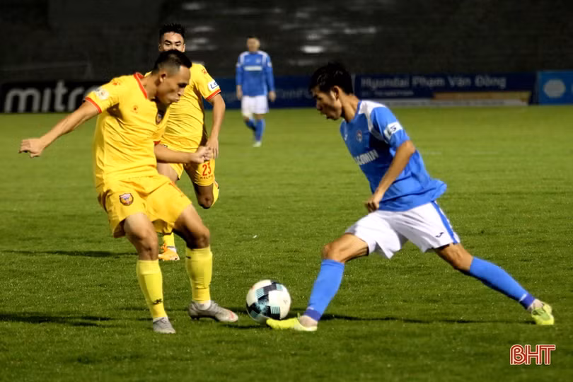 Hồng Lĩnh Hà Tĩnh chia điểm với Than Quảng Ninh