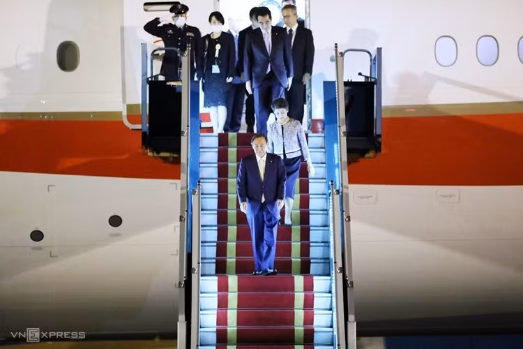 Thủ tướng Nhật Bản đến Hà Nội, bắt đầu thăm chính thức Việt Nam