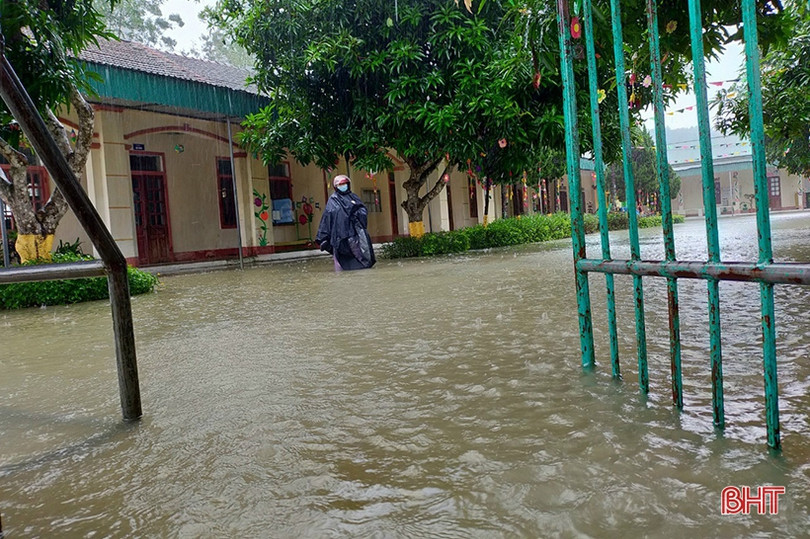 Cập nhật mưa lũ ở Hà Tĩnh: Quốc lộ 12C sạt lở, không thể lưu thông ảnh 11 Cập nhật mưa lũ ở Hà Tĩnh: Quốc lộ 12C sạt lở, không thể lưu thông