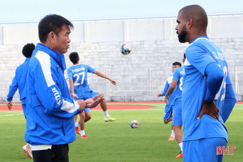 Than Quảng Ninh làm quen sân Hà Tĩnh chuẩn bị trận tái đấu vào chiều mai