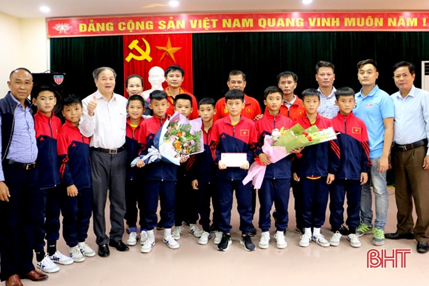 Đội bóng đá nhi đồng Hà Tĩnh lên đường dự vòng chung kết toàn quốc 2020