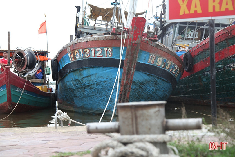 Gần 4.000 tàu thuyền Hà Tĩnh vào nơi tránh trú bão số 7 an toàn