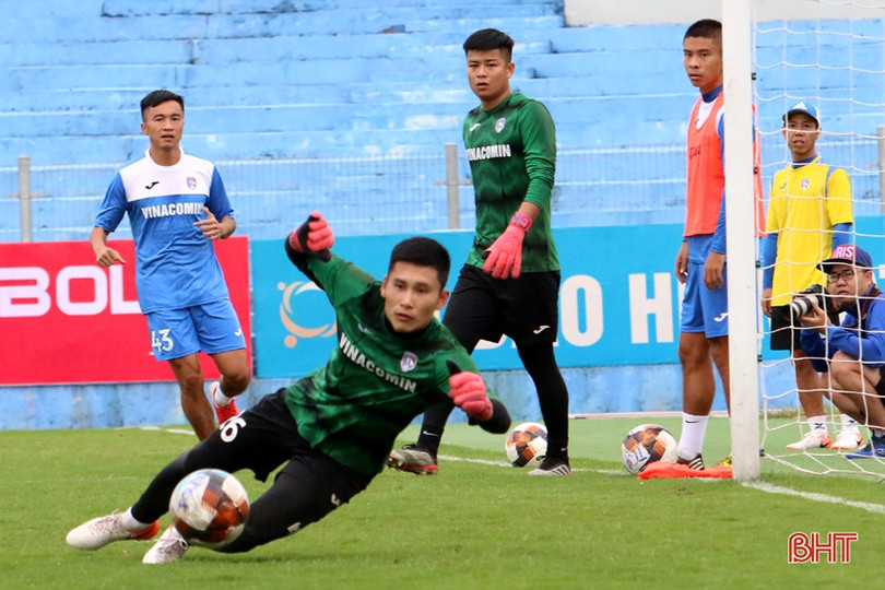 Than Quảng Ninh làm quen sân Hà Tĩnh chuẩn bị trận tái đấu vào chiều mai