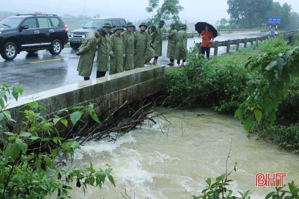 Vũ Quang: Một số hồ đập vượt dung tích, nhiều điểm sạt lở nghiêm trọng