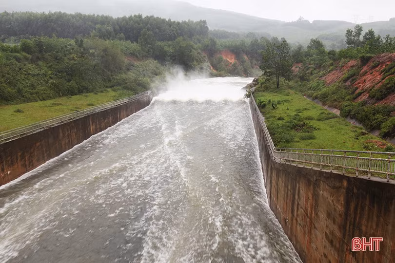 Các hồ đập xả tràn điều tiết lũ phải đảm bảo an toàn cho người dân