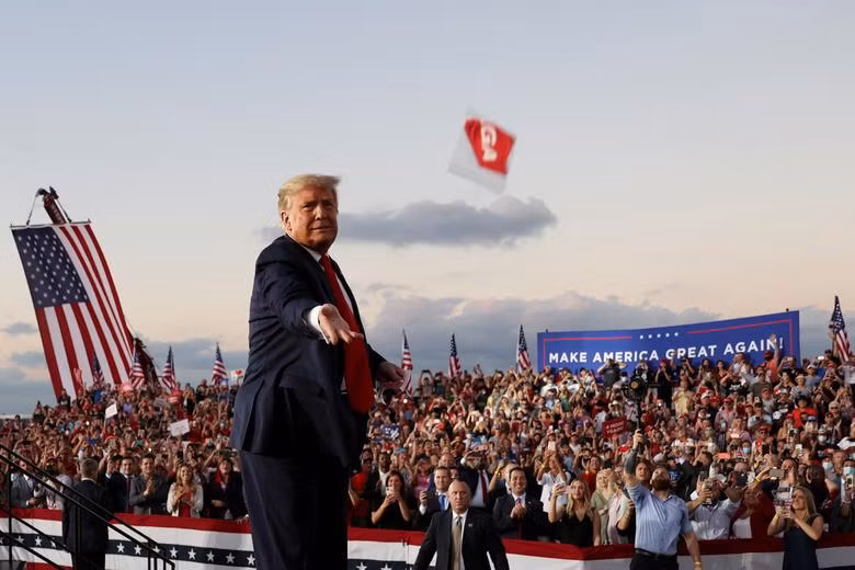 Không khí buổi vận động tranh cử đầu tiên của Tổng thống Trump sau khi được chữa khỏi Covid-19
