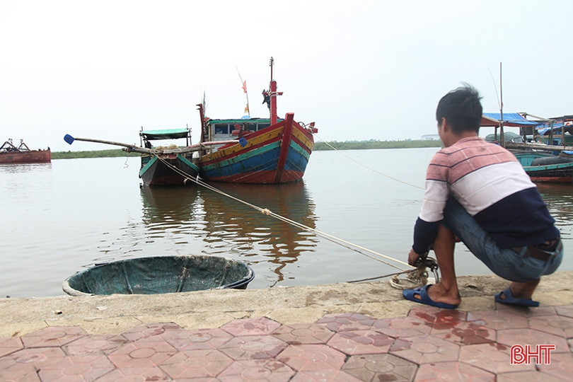 Gần 4.000 tàu thuyền Hà Tĩnh vào nơi tránh trú bão số 7 an toàn