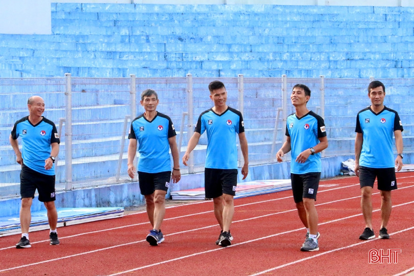 Than Quảng Ninh làm quen sân Hà Tĩnh chuẩn bị trận tái đấu vào chiều mai