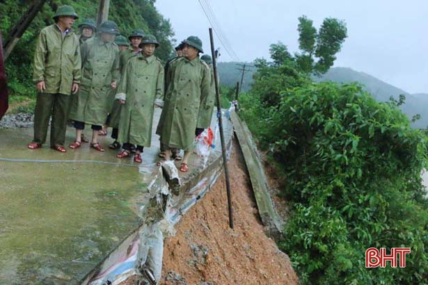 Vũ Quang: Một số hồ đập vượt dung tích, nhiều điểm sạt lở nghiêm trọng