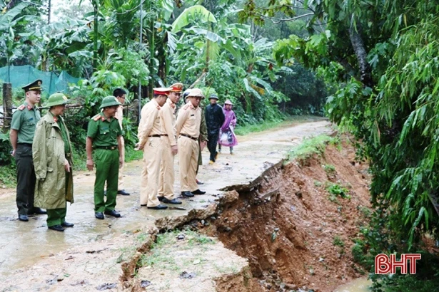 Công an Hà Tĩnh huy động 100% quân số ứng phó với mưa lũ