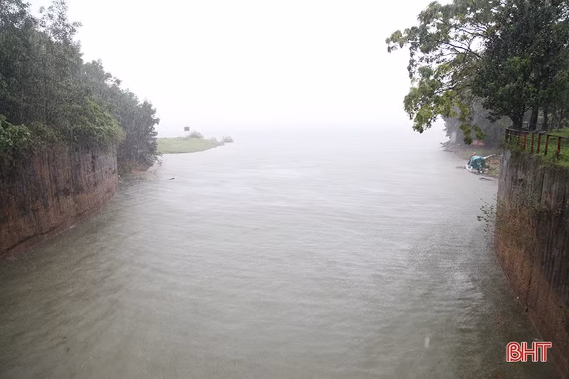 Các hồ đập xả tràn điều tiết lũ phải đảm bảo an toàn cho người dân