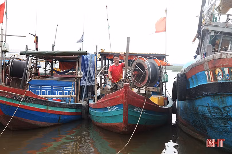 Gần 4.000 tàu thuyền Hà Tĩnh vào nơi tránh trú bão số 7 an toàn