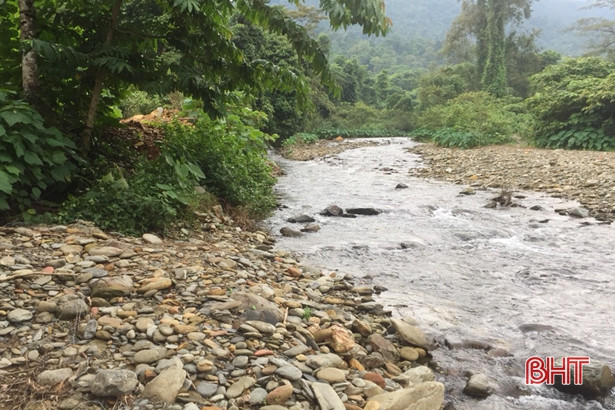 Hương Sơn gia cố tràn Khe Bố, đề phòng xẩy ra lũ ống, lũ quét