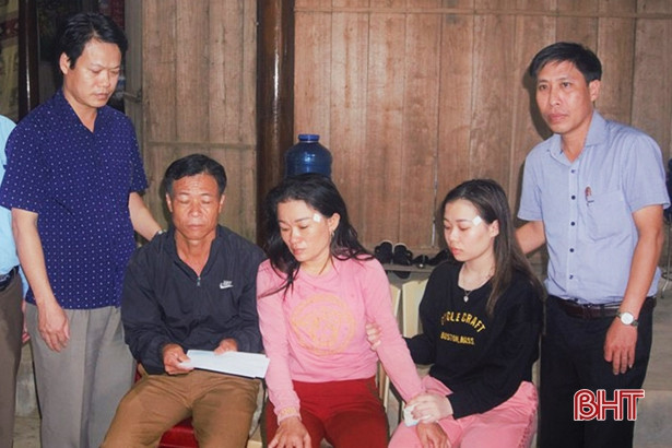 Thăm hỏi các gia đình ở Hà Tĩnh có người thân gặp nạn trên vùng biển Quảng Trị