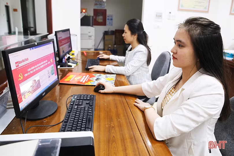 Người dân Hà Tĩnh theo dõi Đại hội Đảng bộ tỉnh với những kỳ vọng mới