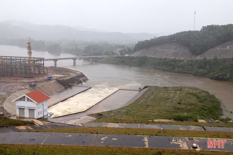 Các hồ đập xả tràn điều tiết lũ phải đảm bảo an toàn cho người dân