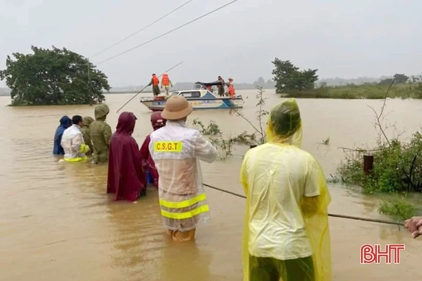 Công an Hà Tĩnh huy động 100% quân số ứng phó với mưa lũ