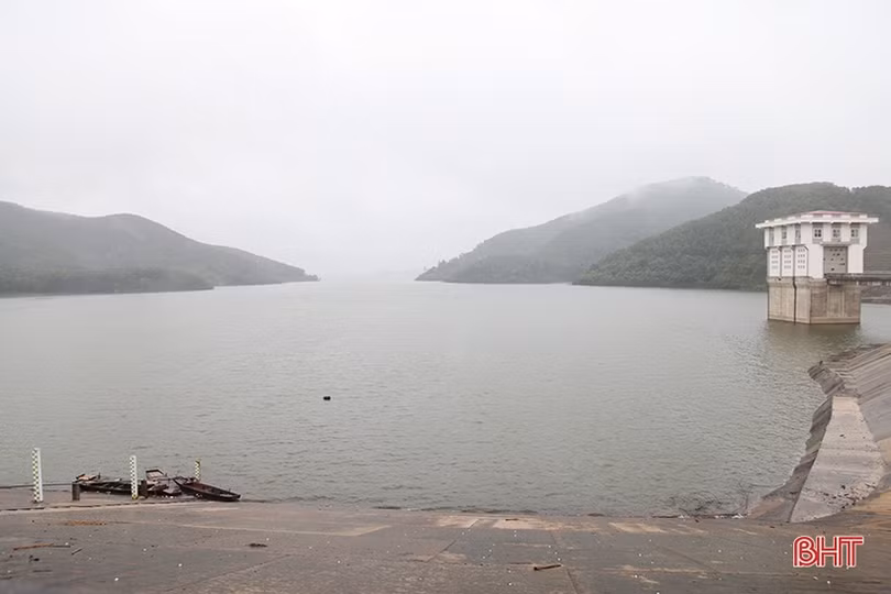 Các hồ đập xả tràn điều tiết lũ phải đảm bảo an toàn cho người dân