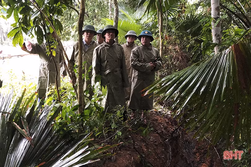 Hà Tĩnh: Cắm chốt điểm xung yếu, sơ tán dân khỏi vùng nguy hiểm