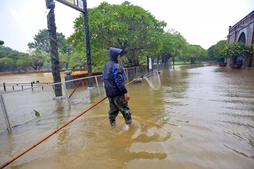 Toàn cảnh thành phố Huế ngập trong nước lũ nhìn từ trên cao