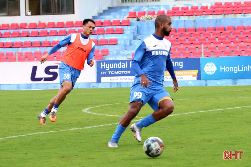 Than Quảng Ninh làm quen sân Hà Tĩnh chuẩn bị trận tái đấu vào chiều mai