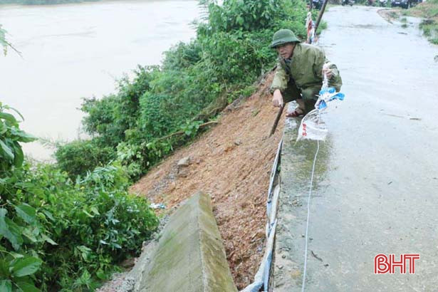Vũ Quang: Một số hồ đập vượt dung tích, nhiều điểm sạt lở nghiêm trọng