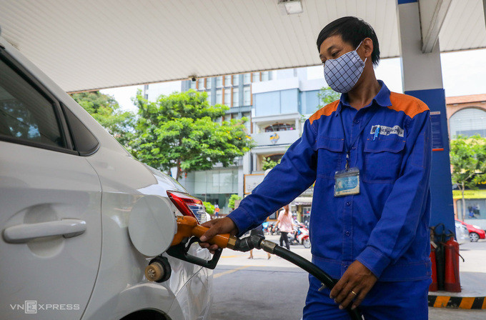 Xăng, dầu tăng giá từ 15h chiều 12/10