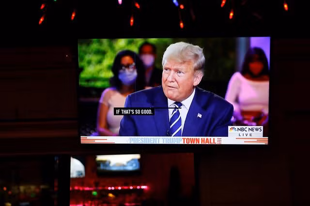 Hai ứng viên Tổng thống Mỹ lại “so kè” khi cùng tổ chức đối thoại trực tiếp với cử tri trên truyền hình