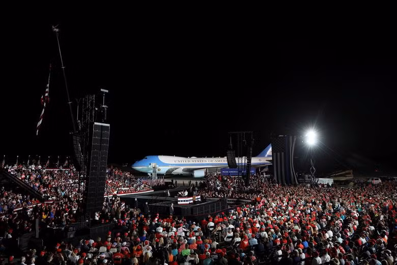 Không khí buổi vận động tranh cử đầu tiên của Tổng thống Trump sau khi được chữa khỏi Covid-19