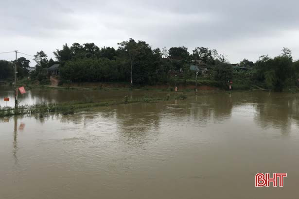 Nhiều xã bị ngập cục bộ, Kỳ Anh, Vũ Quang lên phương án ứng phó với mưa lũ