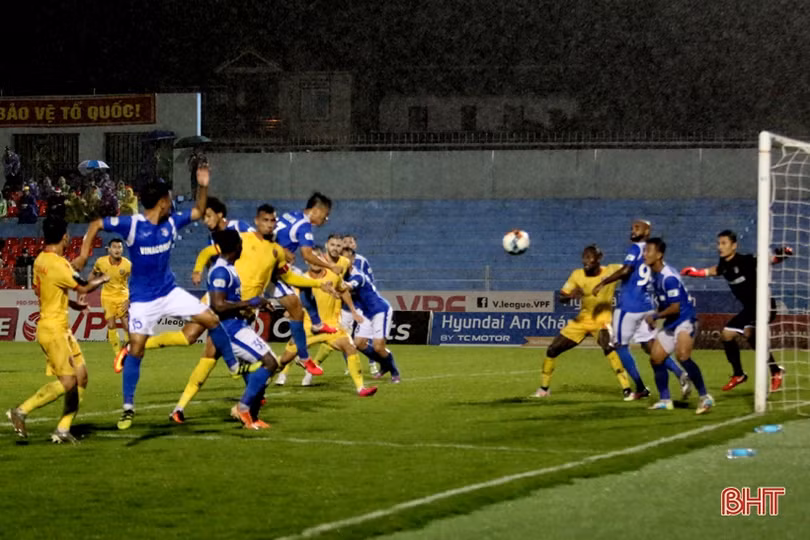 Hồng Lĩnh Hà Tĩnh chia điểm với Than Quảng Ninh