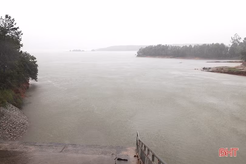 Các hồ đập xả tràn điều tiết lũ phải đảm bảo an toàn cho người dân