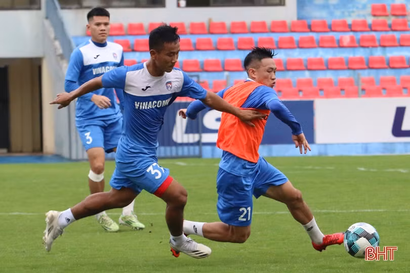 Than Quảng Ninh làm quen sân Hà Tĩnh chuẩn bị trận tái đấu vào chiều mai