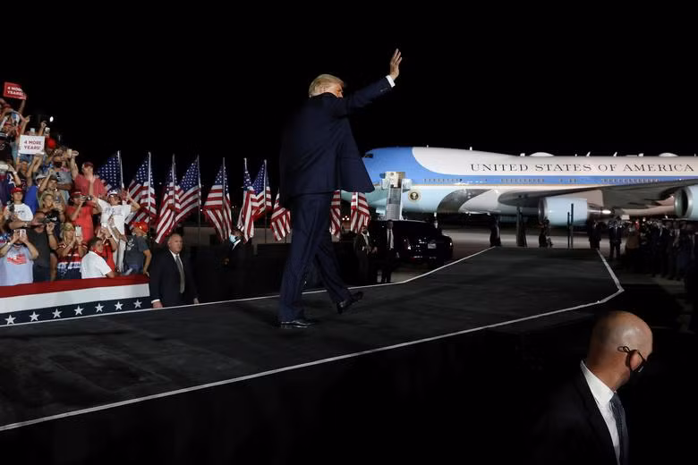 Không khí buổi vận động tranh cử đầu tiên của Tổng thống Trump sau khi được chữa khỏi Covid-19