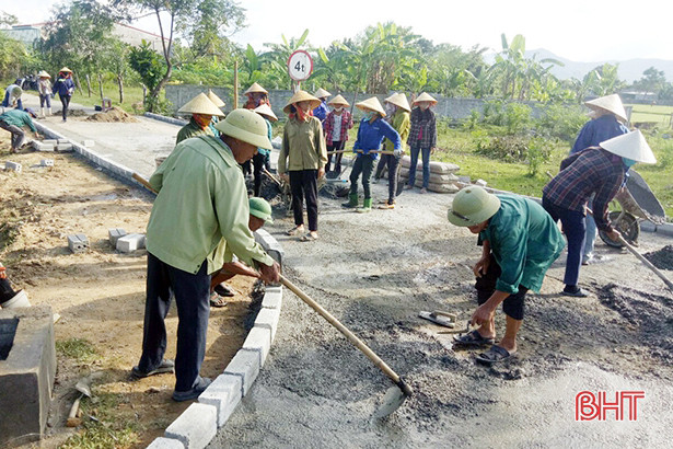 Gần 1.000 người cùng ra quân vì nông thôn mới, đô thị văn minh ở TP Hà Tĩnh, Cẩm Xuyên ảnh 14 Gần 1.000 người cùng ra quân vì nông thôn mới, đô thị văn minh ở TP Hà Tĩnh, Cẩm Xuyên