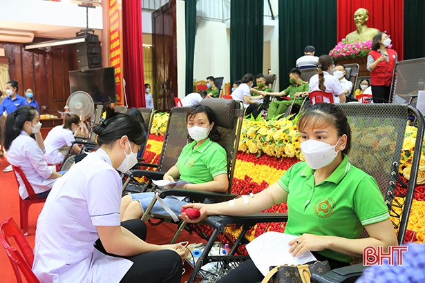 “Giọt máu - kho báu tình người”