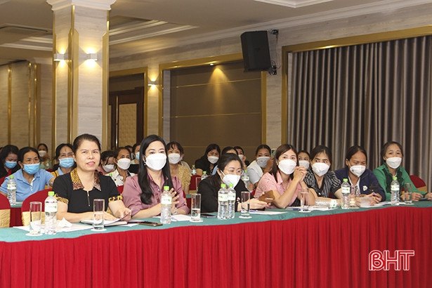 200 cán bộ, hội viên phụ nữ Hà Tĩnh được trang bị kiến thức về an toàn thực phẩm, xây dựng gia đình hạnh phúc