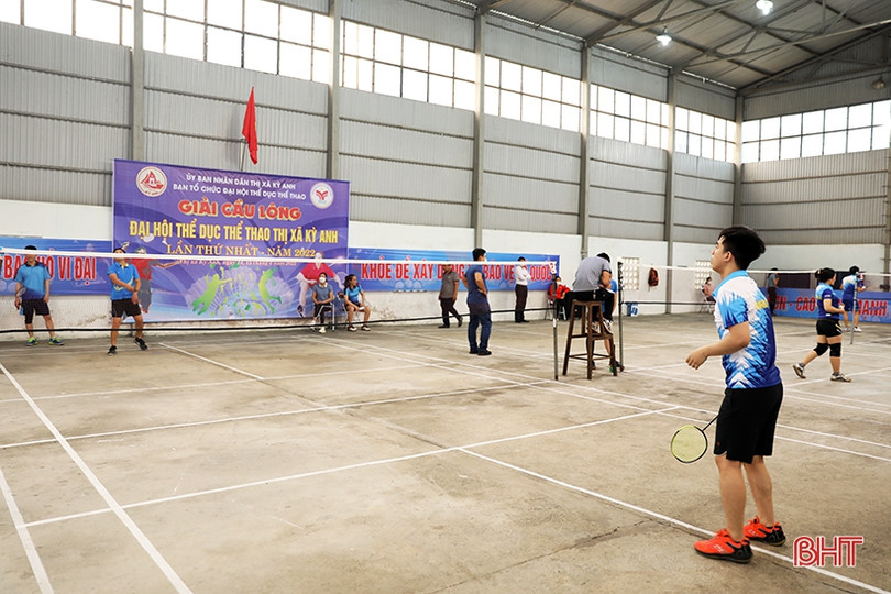 56 vận động viên tham gia tranh tài tại giải cầu lông TX Kỳ Anh năm 2022
