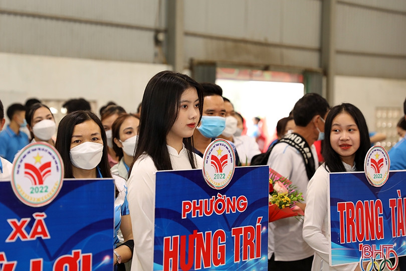 56 vận động viên tham gia tranh tài tại giải cầu lông TX Kỳ Anh năm 2022