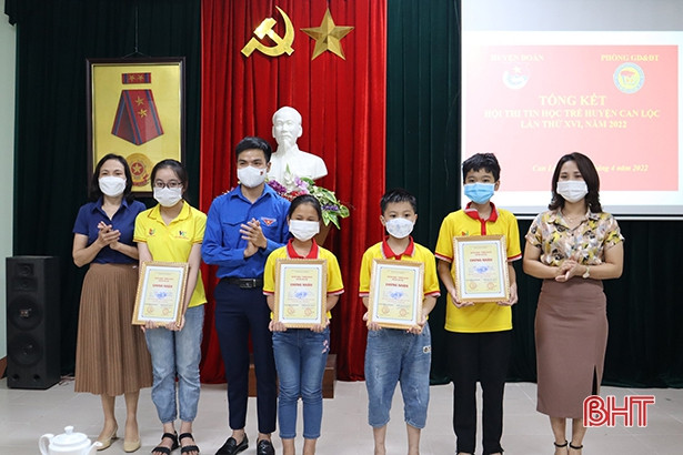 Trao 45 giải tại Hội thi Tin học trẻ cấp huyện Can Lộc