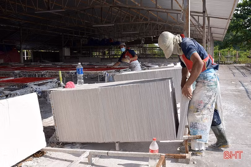 Cận cảnh nhà máy sản xuất thạch cao của doanh nghiệp Hà Tĩnh trên đất bạn Lào