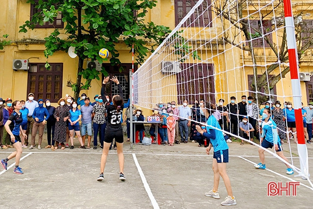 Giải bóng chuyền nữ mở màn chuỗi hoạt động du lịch biển Cẩm Xuyên