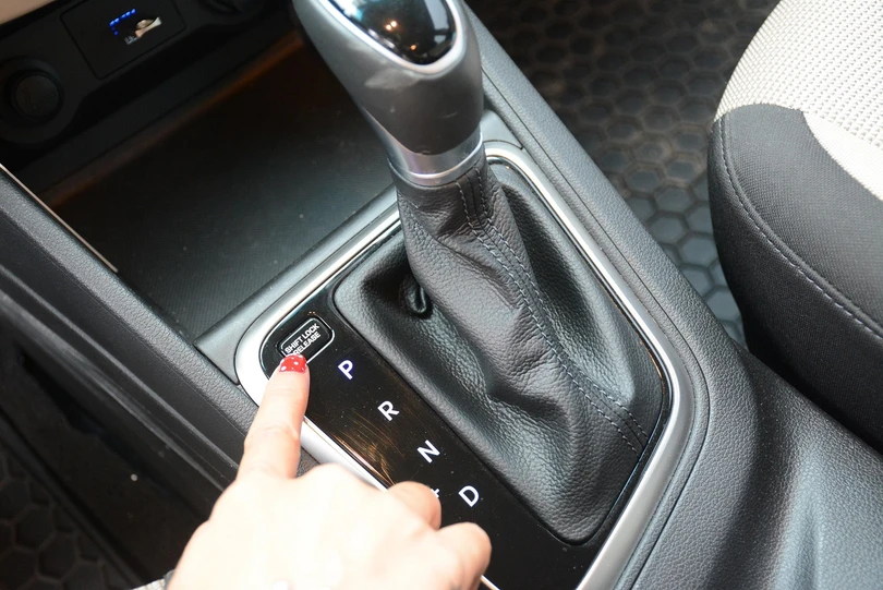 Công dụng không ngờ của những chi tiết nhỏ trên ô tô