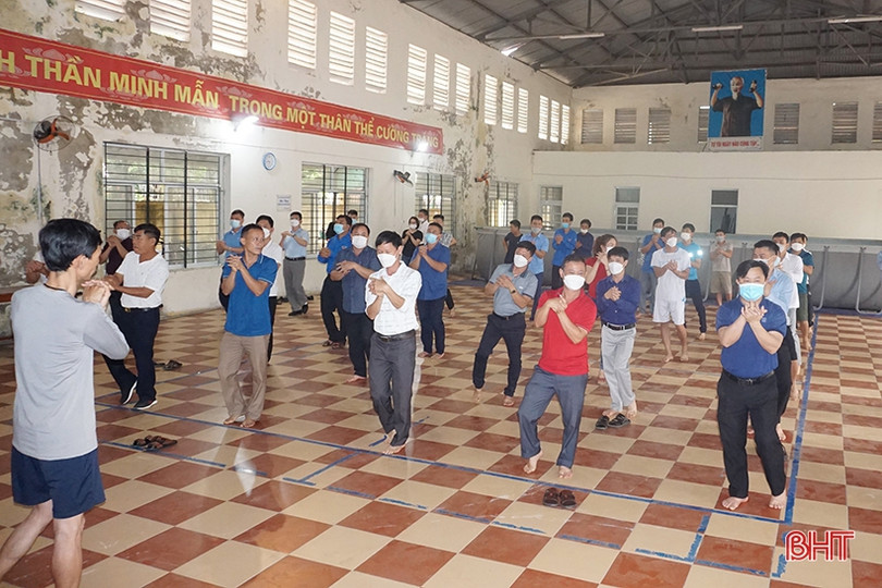 Hương Khê phấn đấu 80% học sinh từ lớp 3 đến lớp 8 được học bơi và biết bơi
