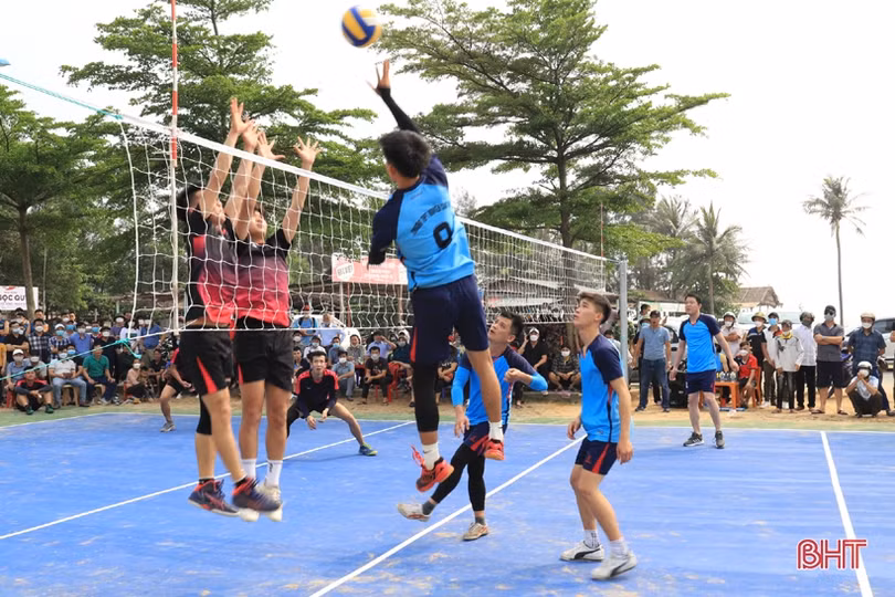 200 VĐV tranh tài Giải Bóng chuyền nam huyện Nghi Xuân
