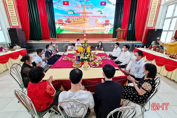 Vui đón Tết Bunpimay tại Trường Cao đẳng Y tế Hà Tĩnh