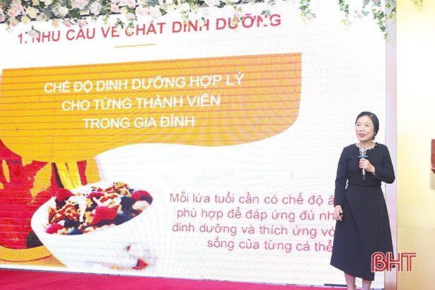 200 cán bộ, hội viên phụ nữ Hà Tĩnh được trang bị kiến thức về an toàn thực phẩm, xây dựng gia đình hạnh phúc