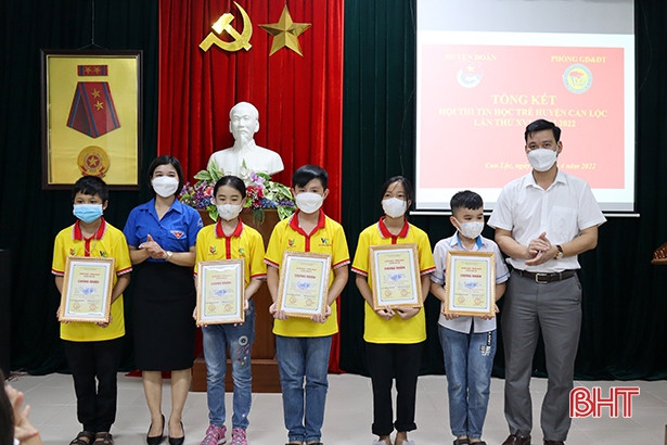 Trao 45 giải tại Hội thi Tin học trẻ cấp huyện Can Lộc